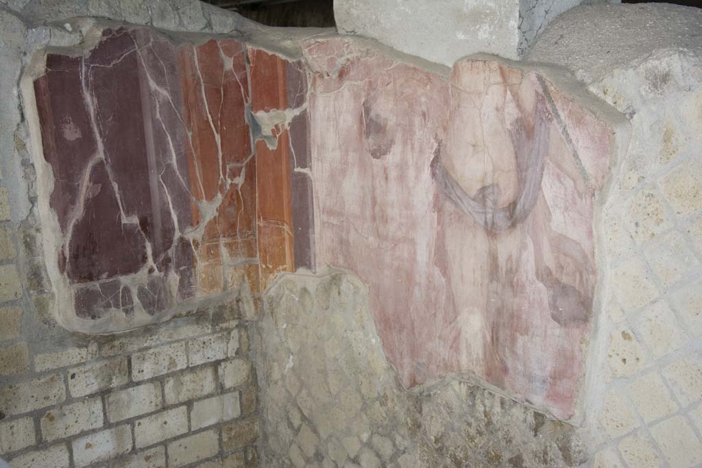 Villa dei Papiri, March 2019. North-west corner of triclinium, room (i).
Foto Annette Haug, ERC Grant 681269 DÉCOR.